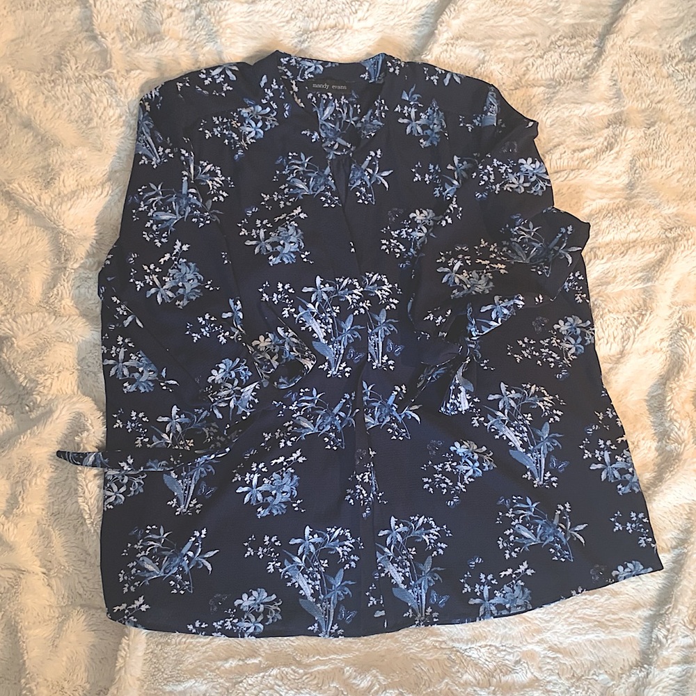 Beautiful blouse with 3/4 sleeves